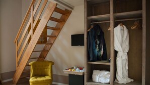 Quadruple Room | Egyptian cotton sheets, down comforters, pillowtop beds, minibar - Black 5 Florence (Florence)