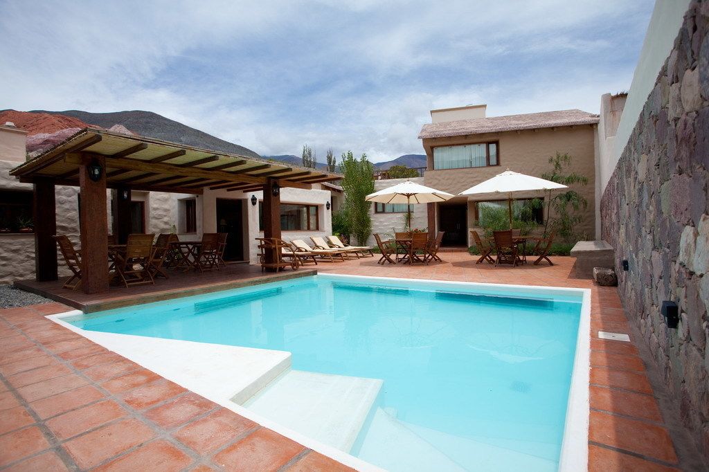 outdoor pool, pool loungers