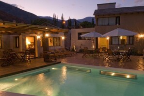 Outdoor pool, pool loungers - Marques de Tojo Hotel (Purmamarca)