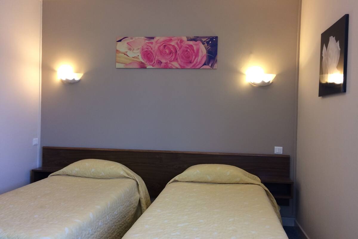 Desk, soundproofing, iron/ironing board, free cots/infant beds