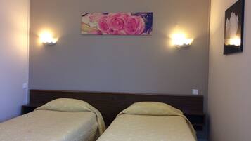 Meja kerja, kedap suara, dan setrika/meja setrika