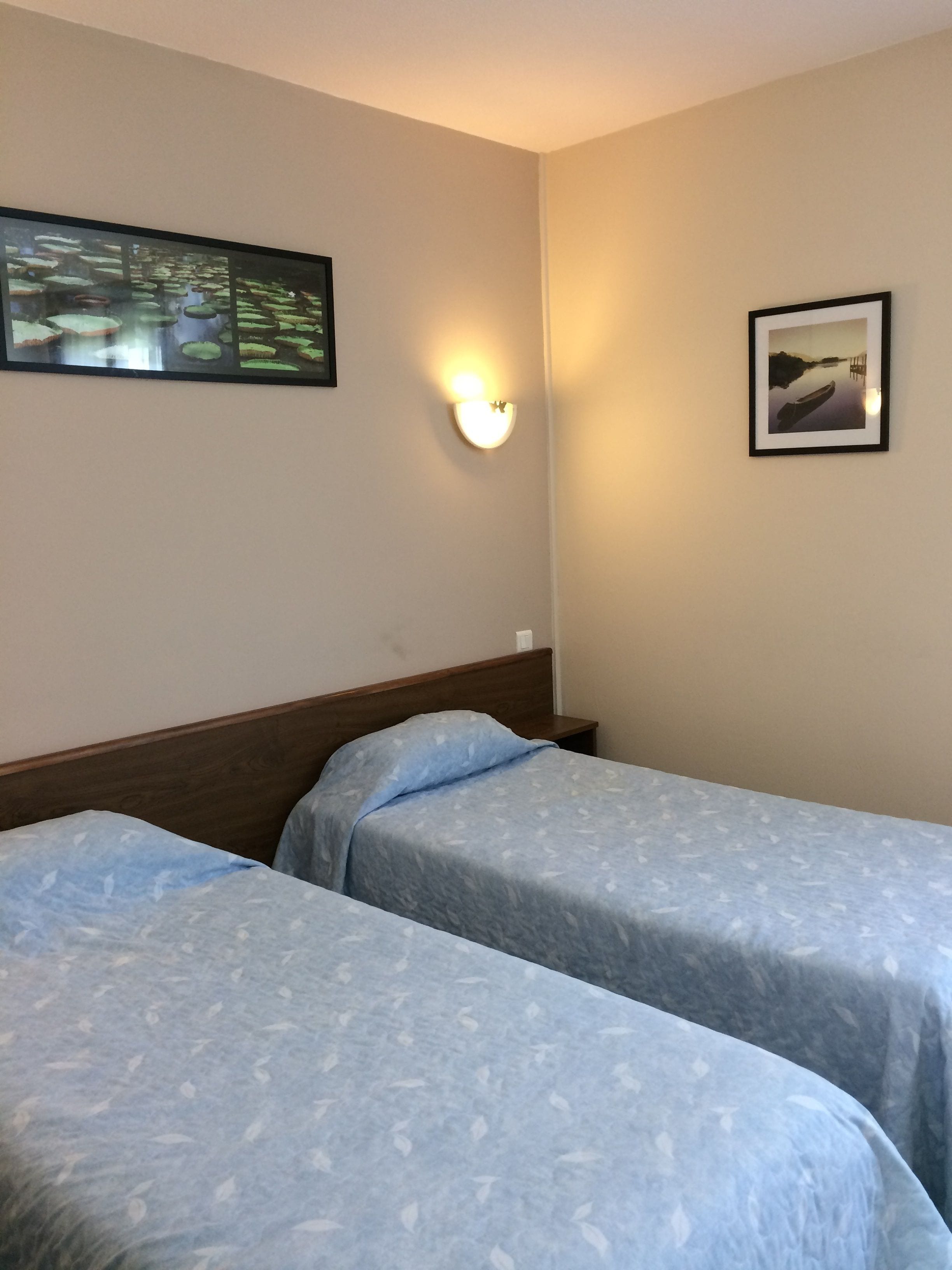 standard twin room | desk, soundproofing, iron/ironing board, free cots/infant beds