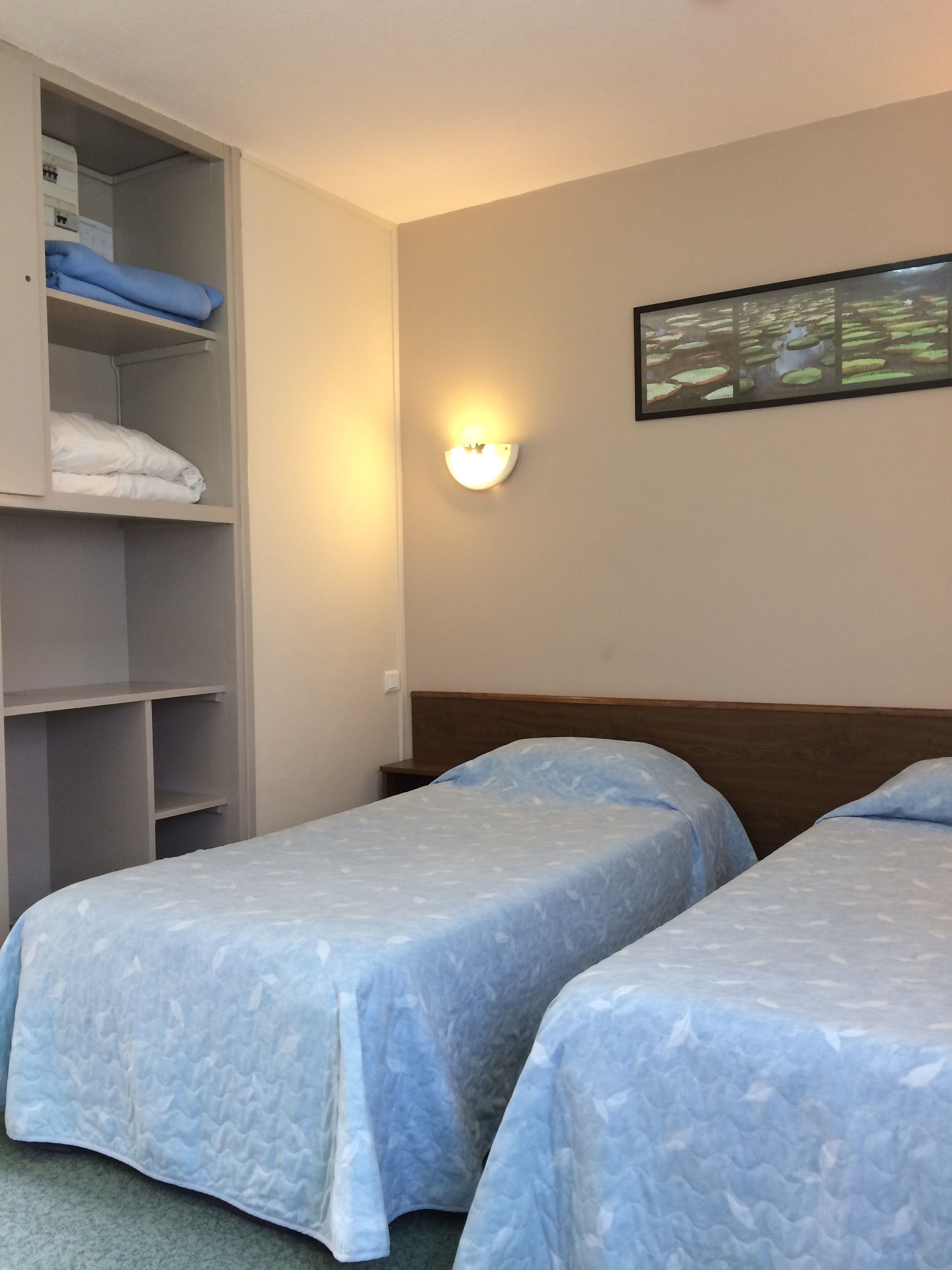 standard twin room | desk, soundproofing, iron/ironing board, free cots/infant beds