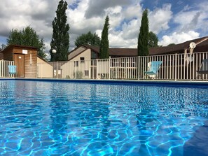 Piscine extérieure (ouverte en saison)