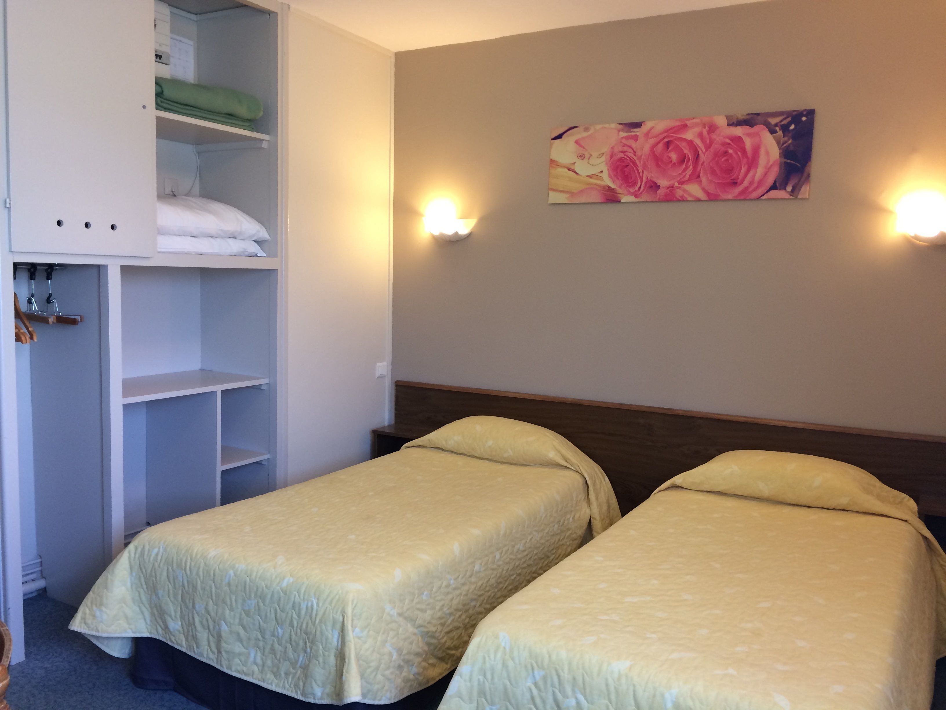 standard twin room | desk, soundproofing, iron/ironing board, free cots/infant beds