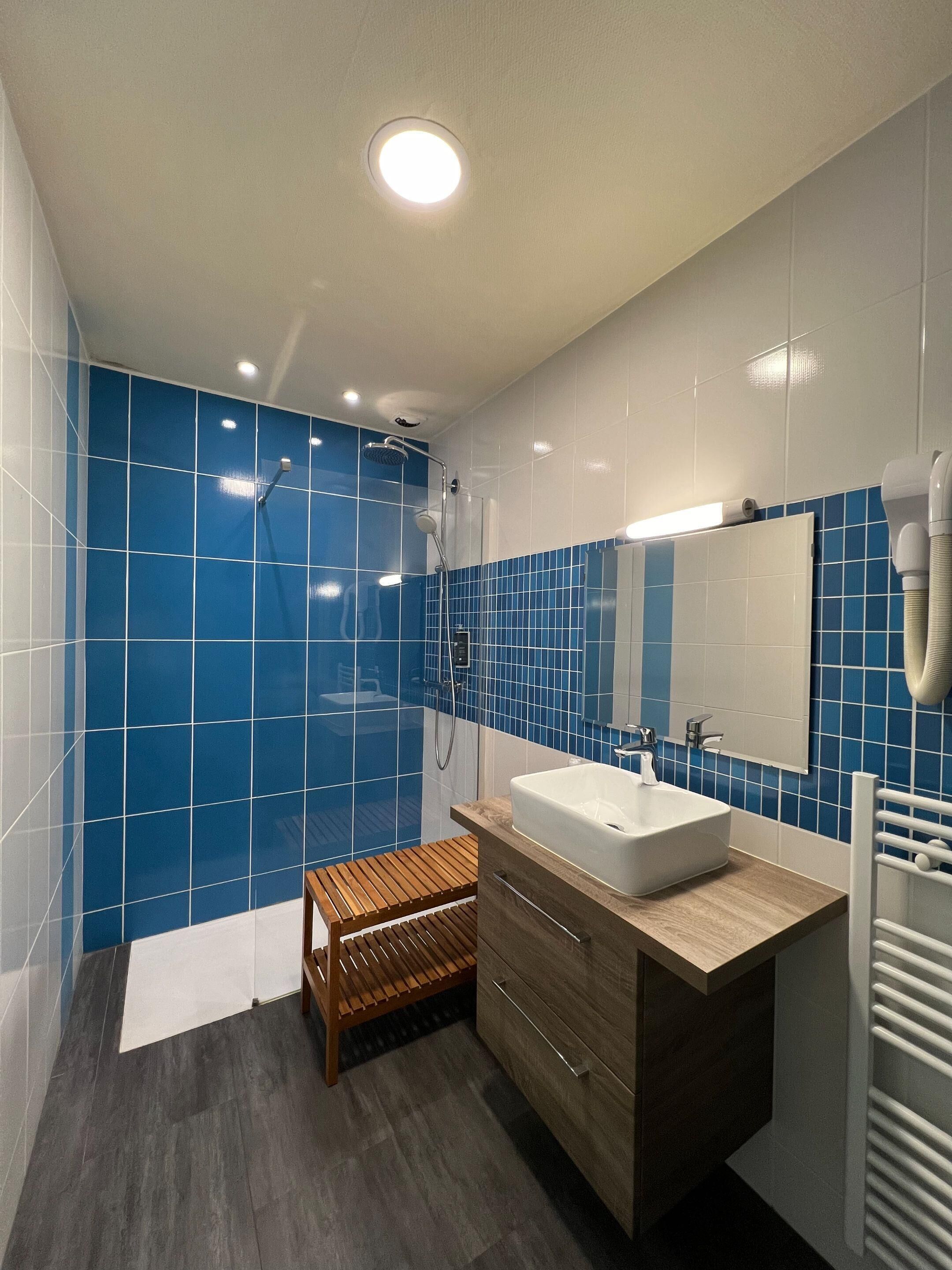 Desk, blackout drapes, free WiFi, bed sheets