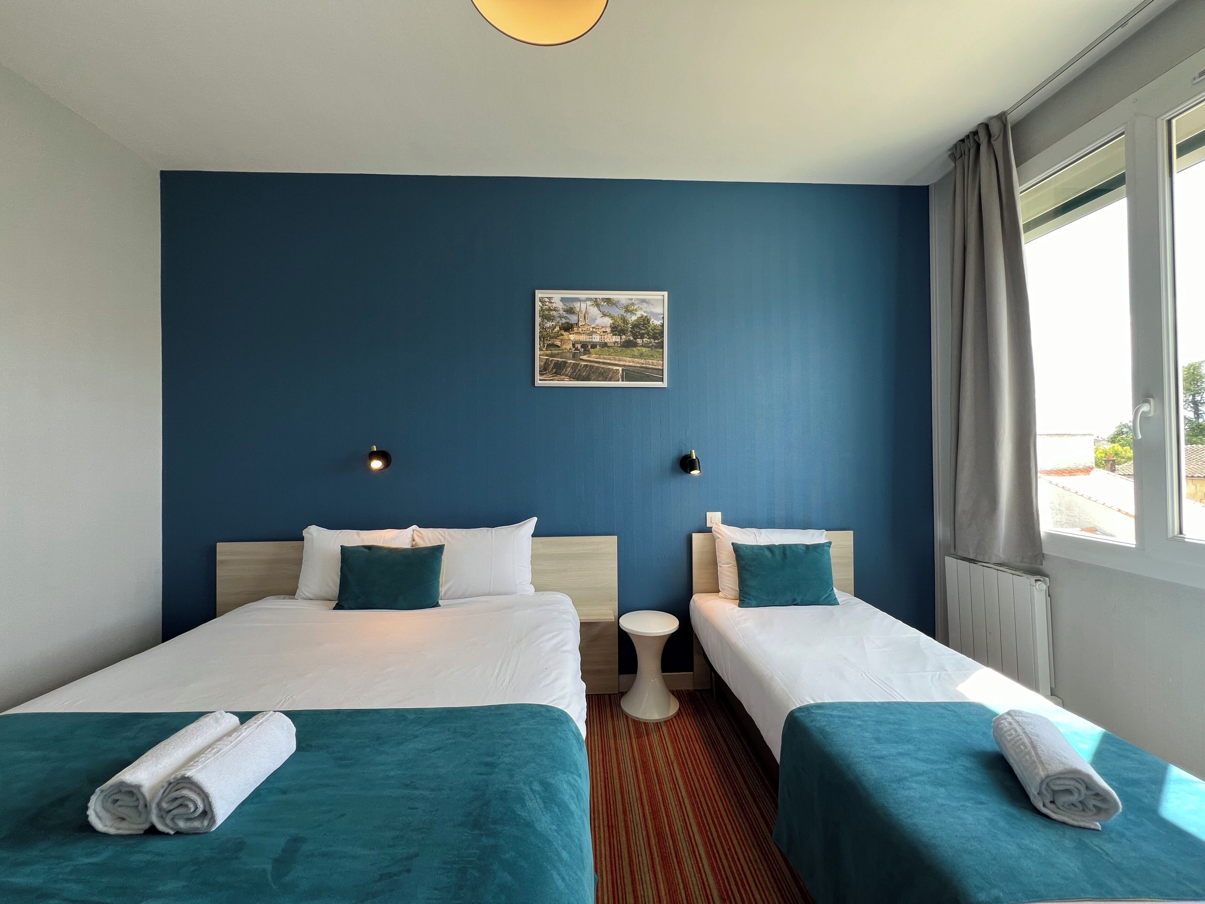 Triple Room | Bathroom | Shower, free toiletries, towels