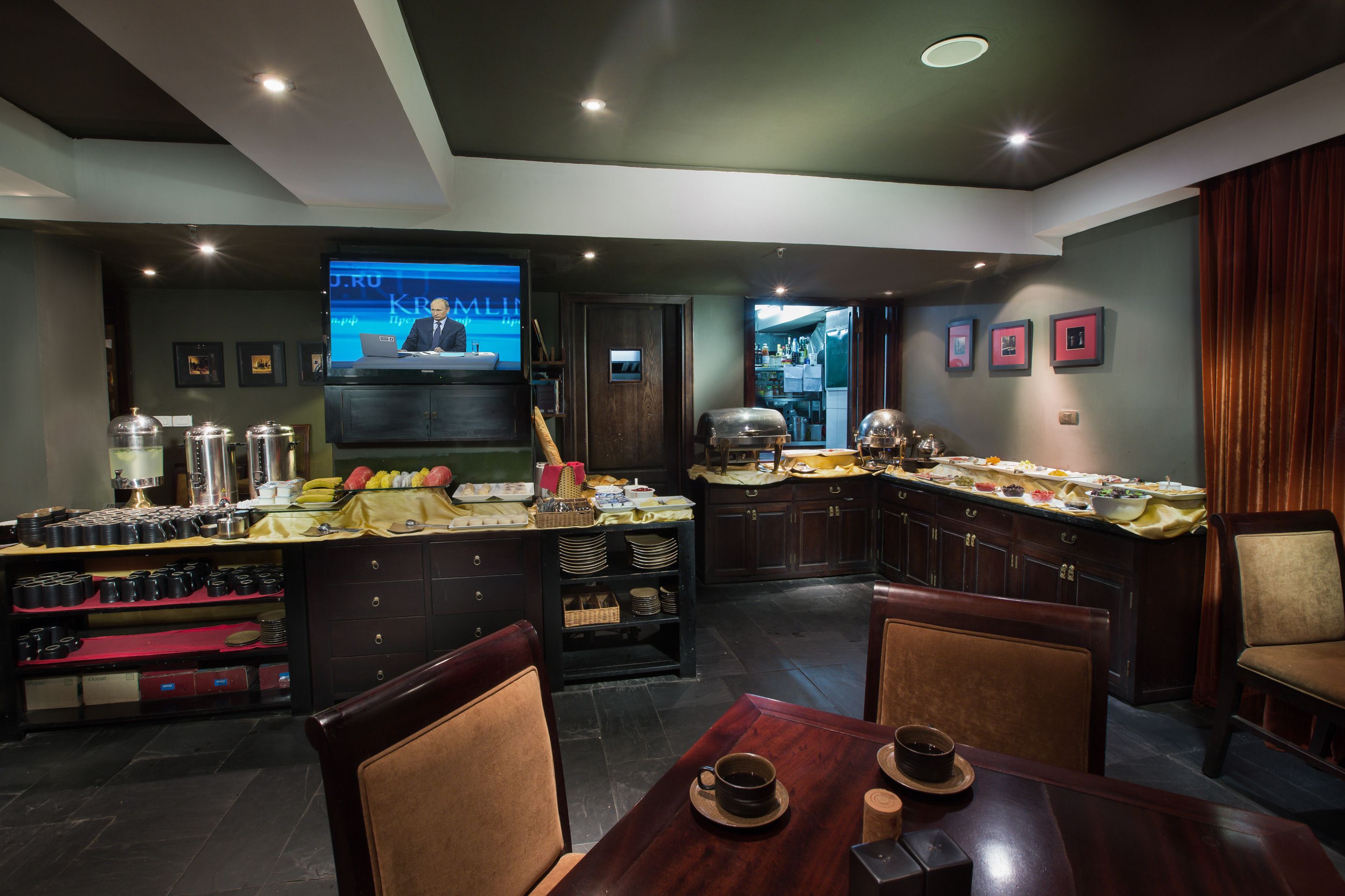 每日供应自助式早餐（每人 VND 250000）