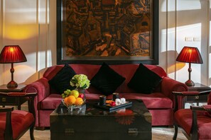 Coin salon dans le hall