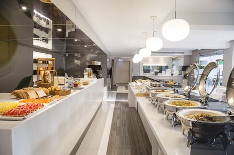 包每日自助式早餐