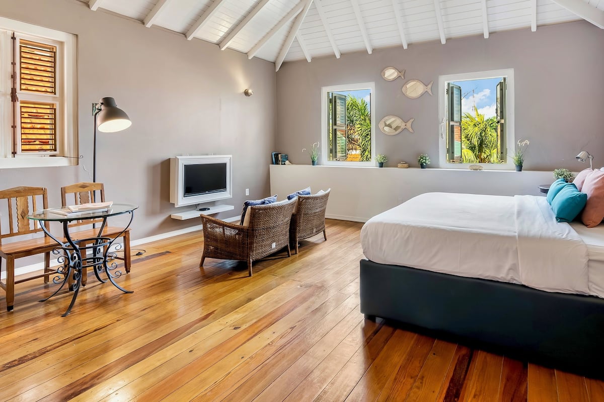 deluxe room | premium bedding, in-room safe, iron/ironing board, cots/infant beds