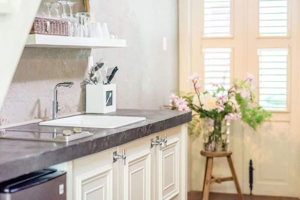 loft (split level) | private kitchen | coffee/tea maker, electric kettle