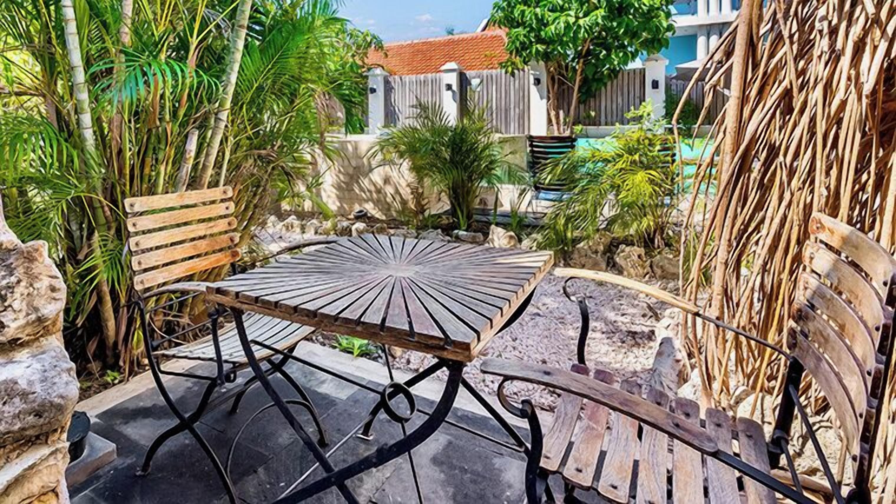 loft (split level) | terrace/patio