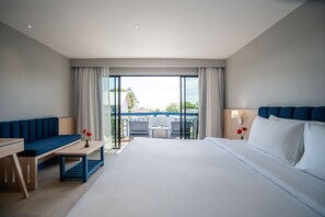 Chambre Supérieure, vue piscine | Coffres-forts dans les chambres, bureau, lits bébé (gratuits)