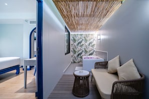 Villa | In-room safe, desk, free cribs/infant beds, rollaway beds