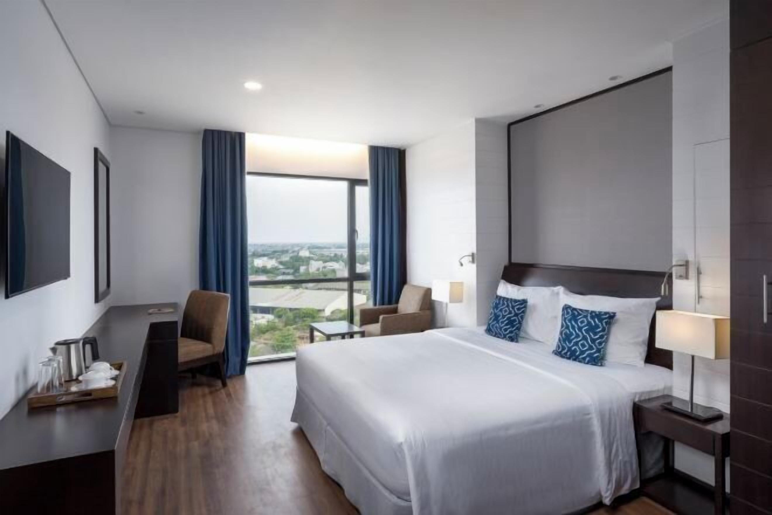 迷你吧、客房内保险箱、办公桌、免费 WiFi