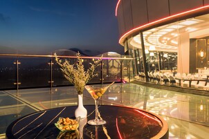 2 bares, bar en la azotea, bar en la azotea