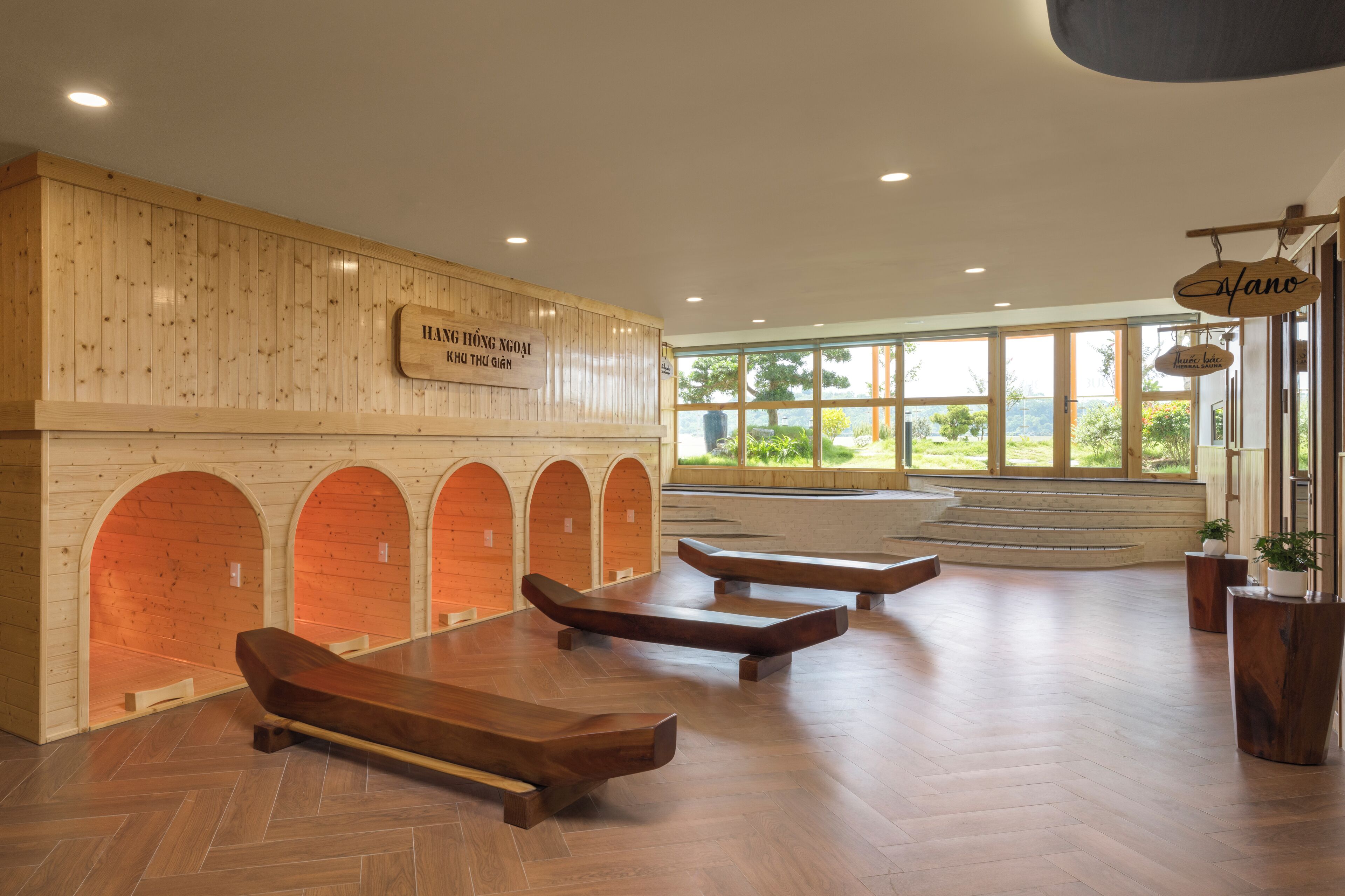 Sauna, hot tub, steam room, hot springs/mineral springs, body treatments