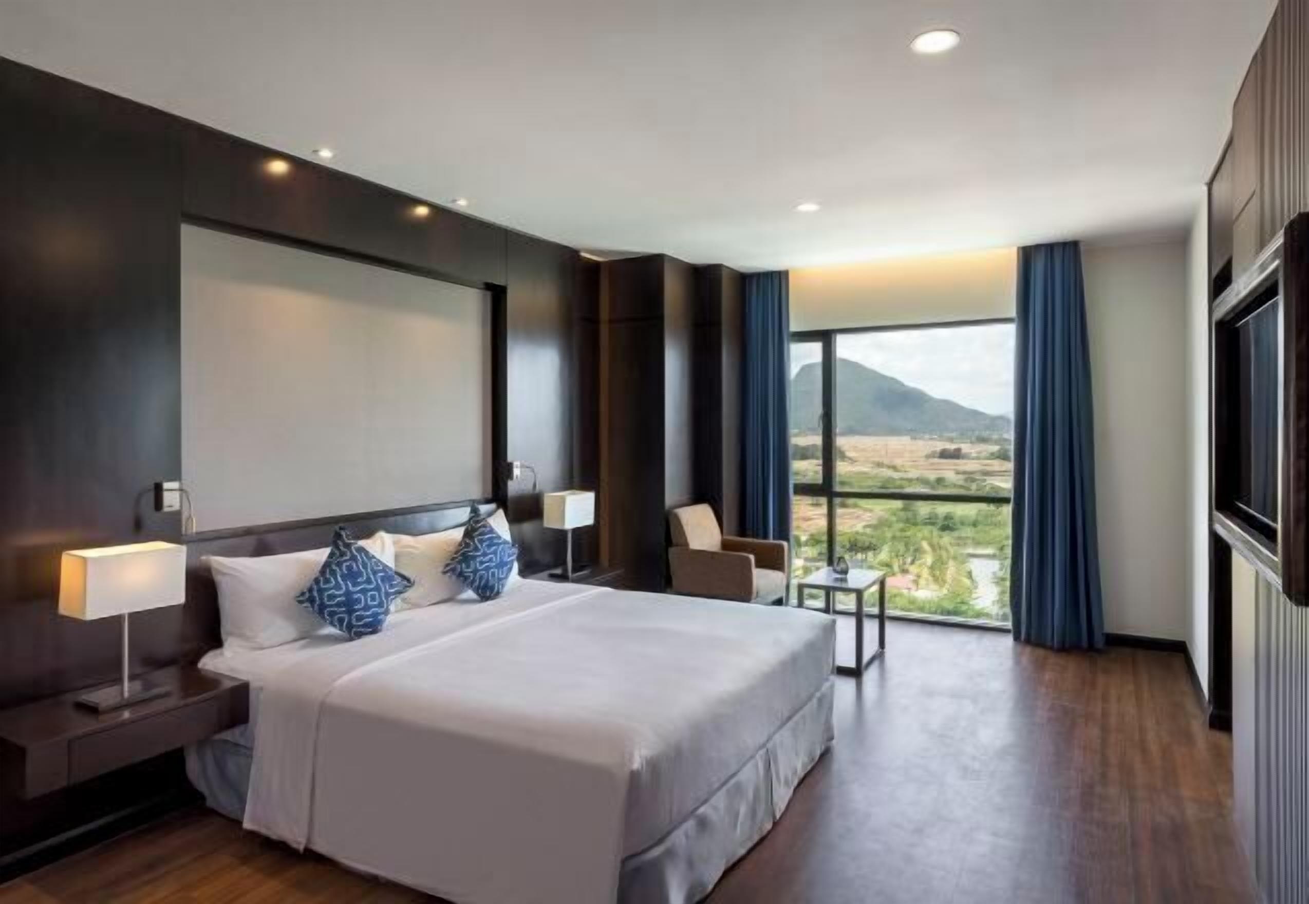 迷你吧、客房内保险箱、办公桌、免费 WiFi