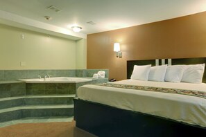 Suite, 1 King Bed with Sofa bed, Non Smoking | In-room safe, desk, blackout drapes, bed sheets - Americas Best Value Inn Caldwell (Caldwell)