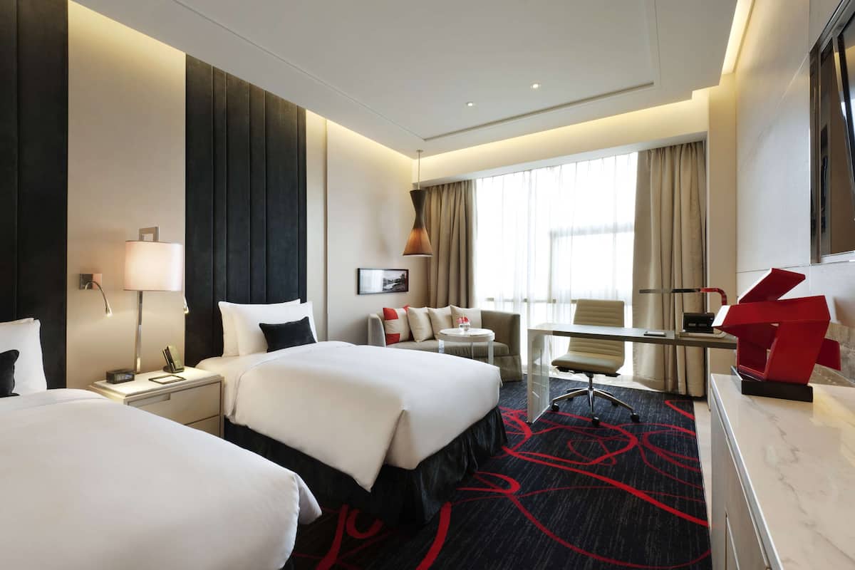 Luxe beddengoed, donsdekens, een minibar, een kluis op de kamer