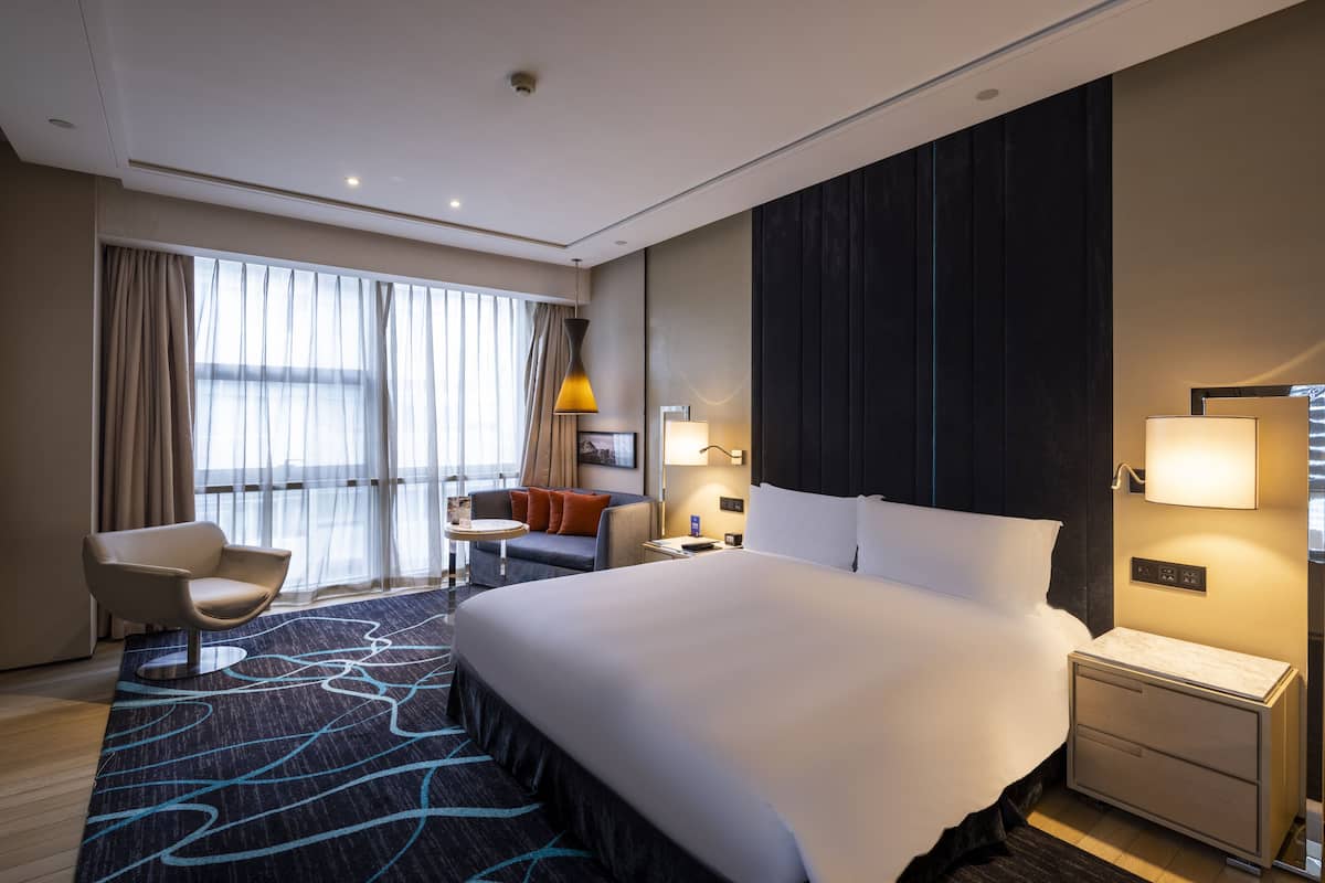 Luxe beddengoed, donsdekens, een minibar, een kluis op de kamer