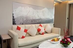 42-inch LCD TV with satellite channels, TV - Hilton Xi'an High-tech Zone (Xi'an)