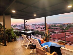 شرفة على السطح