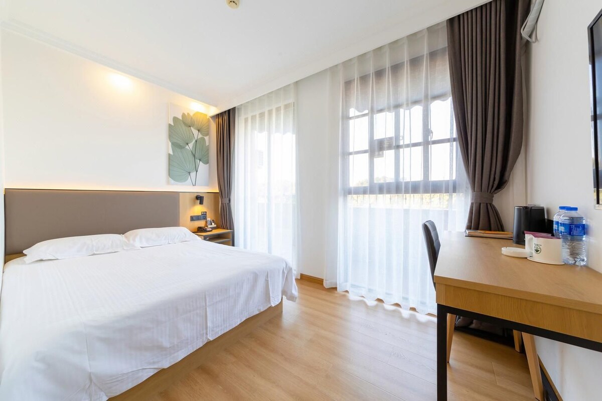 In-room safe, desk, blackout drapes, iron/ironing board (on request)