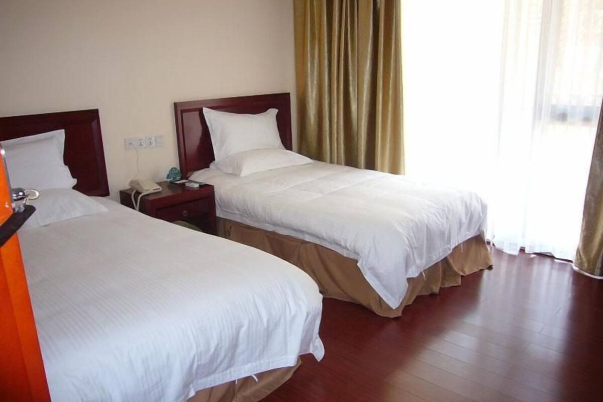 Twin Room | In-room safe, desk, blackout drapes, iron/ironing board (on request)