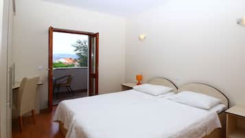 Leilighet – standard, balkong | Sengetøy av topp kvalitet, dundyner og Tempur-Pedic-senger