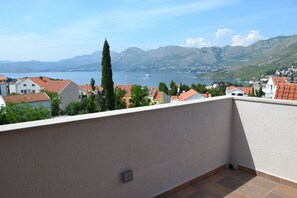 Apartment, Terrasse, Meerblick | Hochwertige Bettwaren, Daunenbettdecken, Tempur-Pedic-Betten