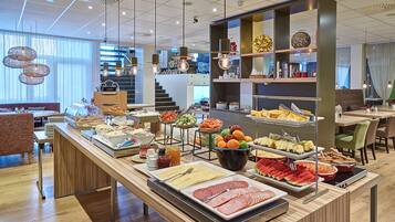 Petit déjeuner buffet (4050 ISK par personne)