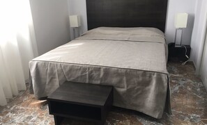 Minibar, coffres-forts dans les chambres, rideaux occultants