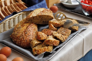 Free daily buffet breakfast  - Hotel Liberty 1904 (Bologna)