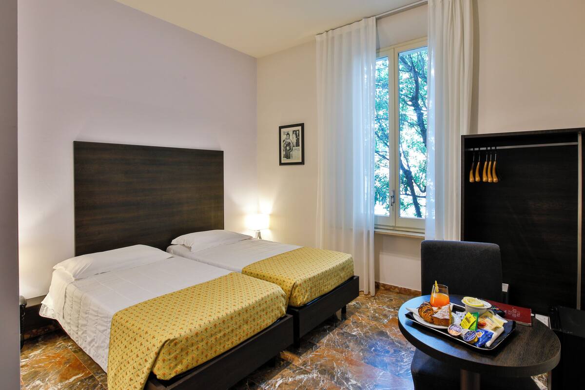 Standard Twin Room | Minibar, in-room safe, blackout drapes, WiFi (free)
