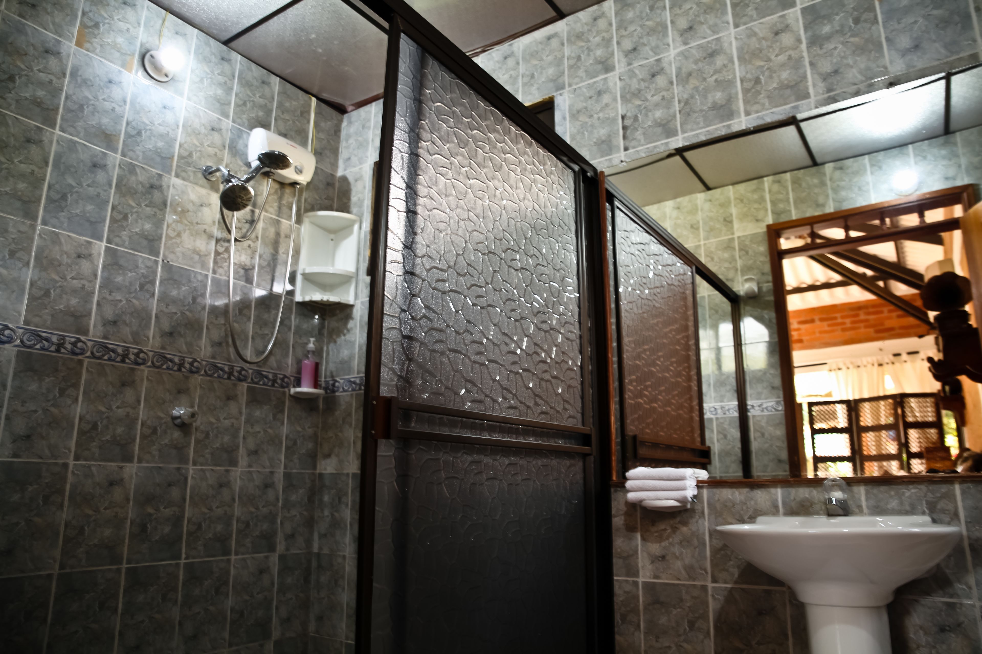 family quadruple room, 1 bedroom, garden view | bathroom | towels