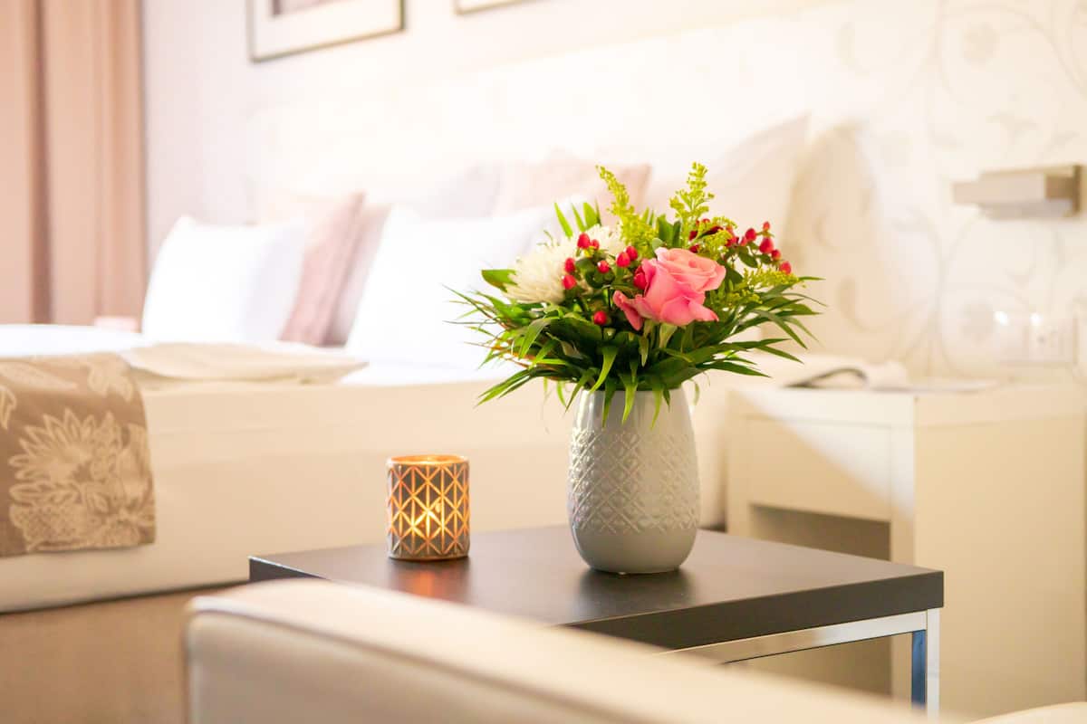 superior double room | minibar, in-room safe, individually decorated, individually furnished