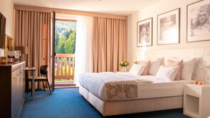 Superior Double Room, Balcony | Minibar, in-room safe, individually decorated, individually furnished - Hotel Savoy (Spindleruv Mlyn)
