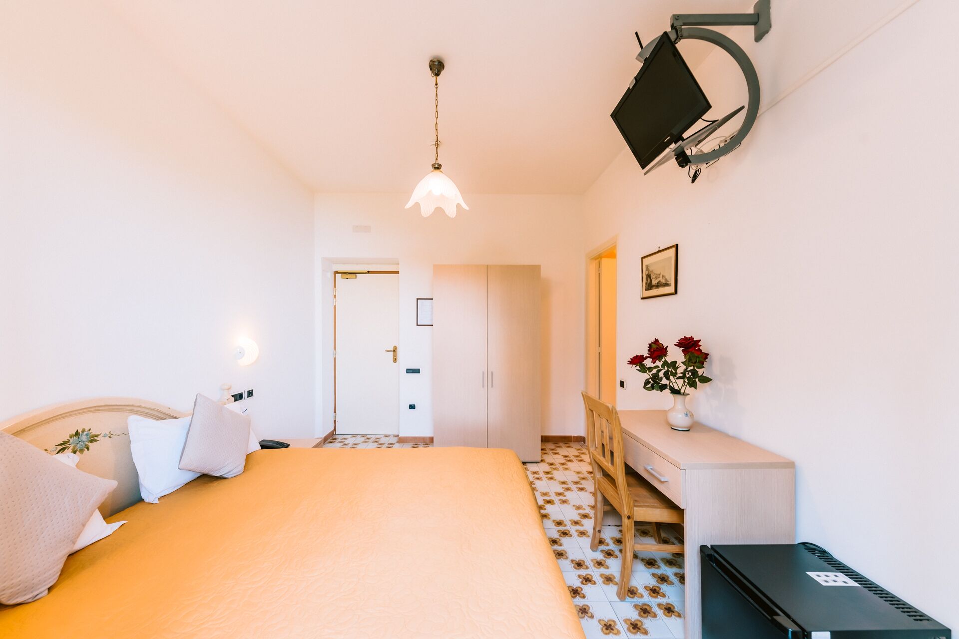 standard double room, 1 double bed | premium bedding, down duvets, pillow-top beds, minibar