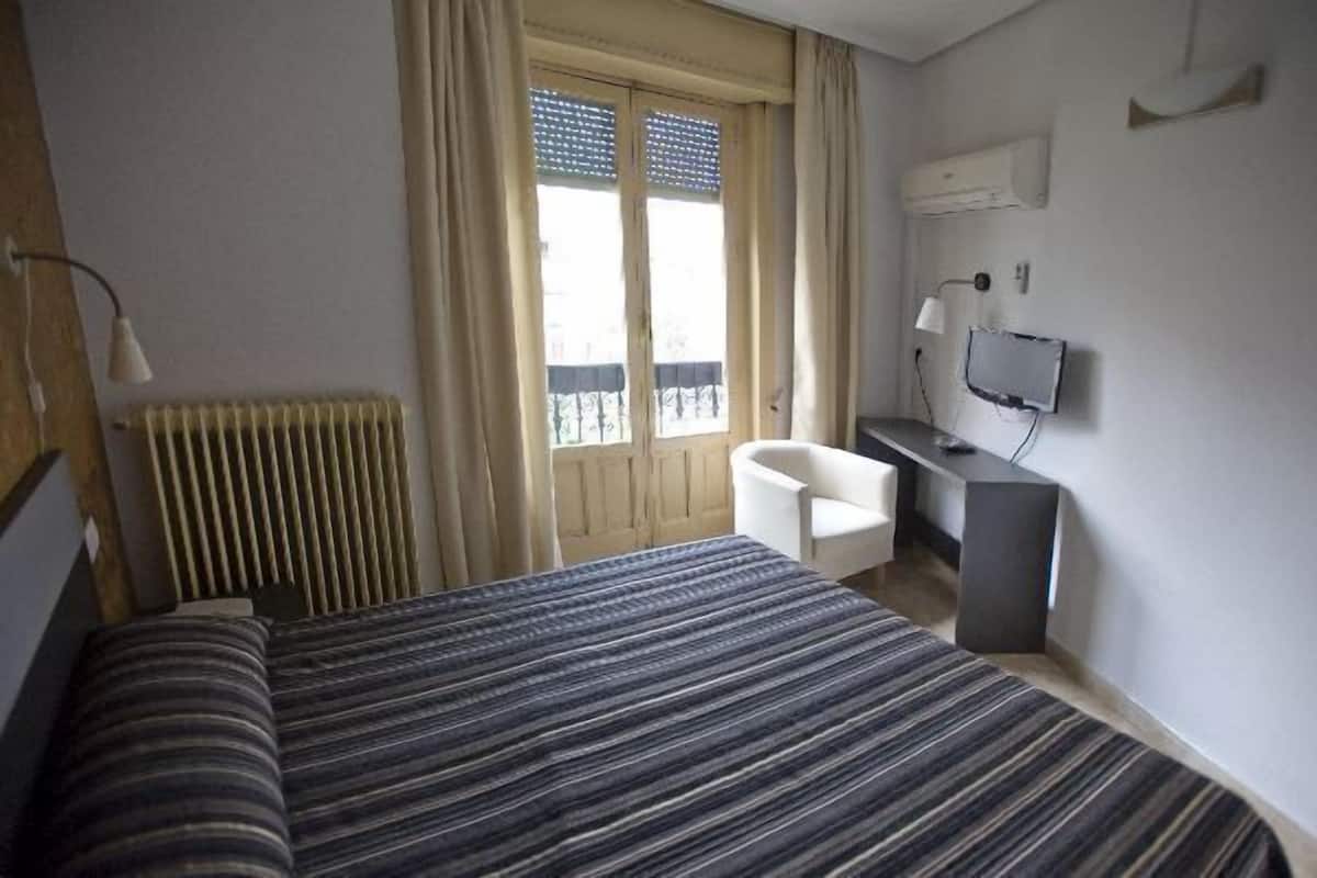 Desk, WiFi (free), bed sheets