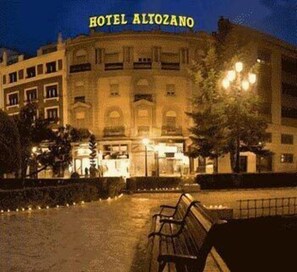 Front of property - evening/night - Altozano (Albacete)