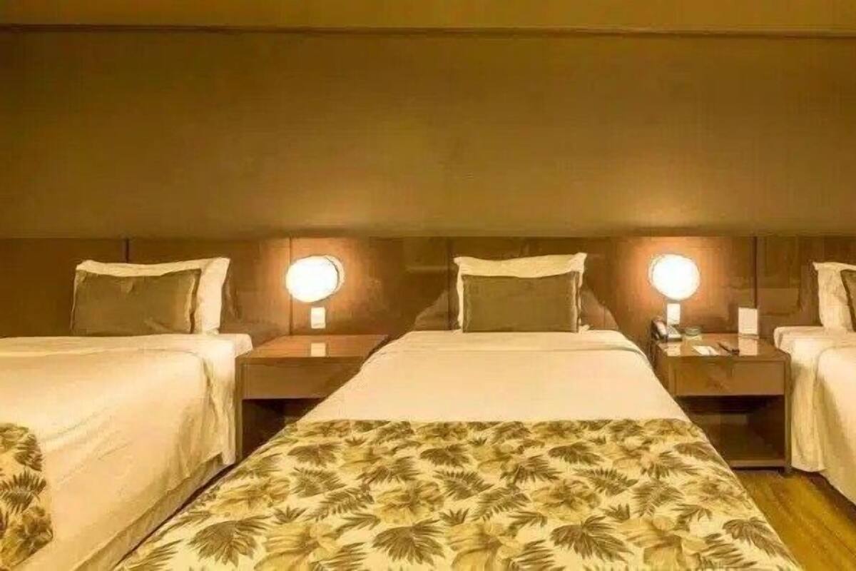 Minibar, in-room safe, cribs (free), WiFi (free)