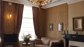 Deluxe Suite, Jetted Tub (Rembrandt)