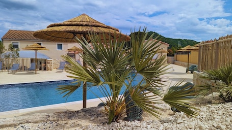 Outdoor pool, sun loungers