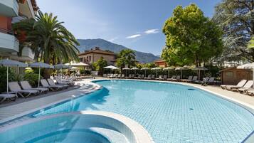 Outdoor pool, pool umbrellas, sun loungers