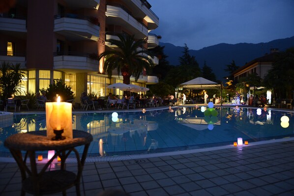 Outdoor pool, pool umbrellas, pool loungers