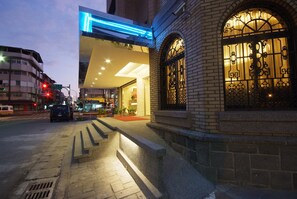 Fasade – kveld/natt