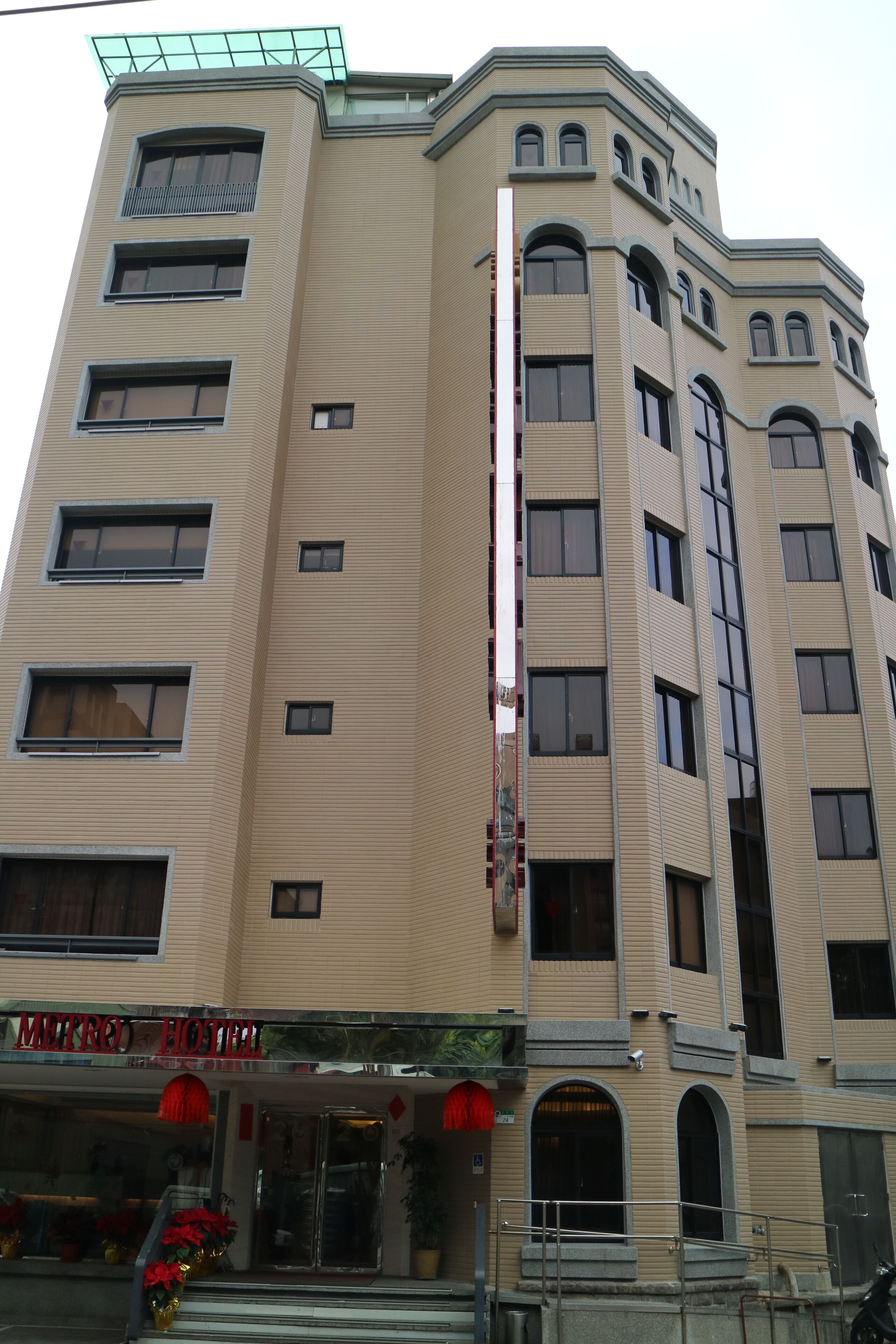 Photo - The Metro Hotel