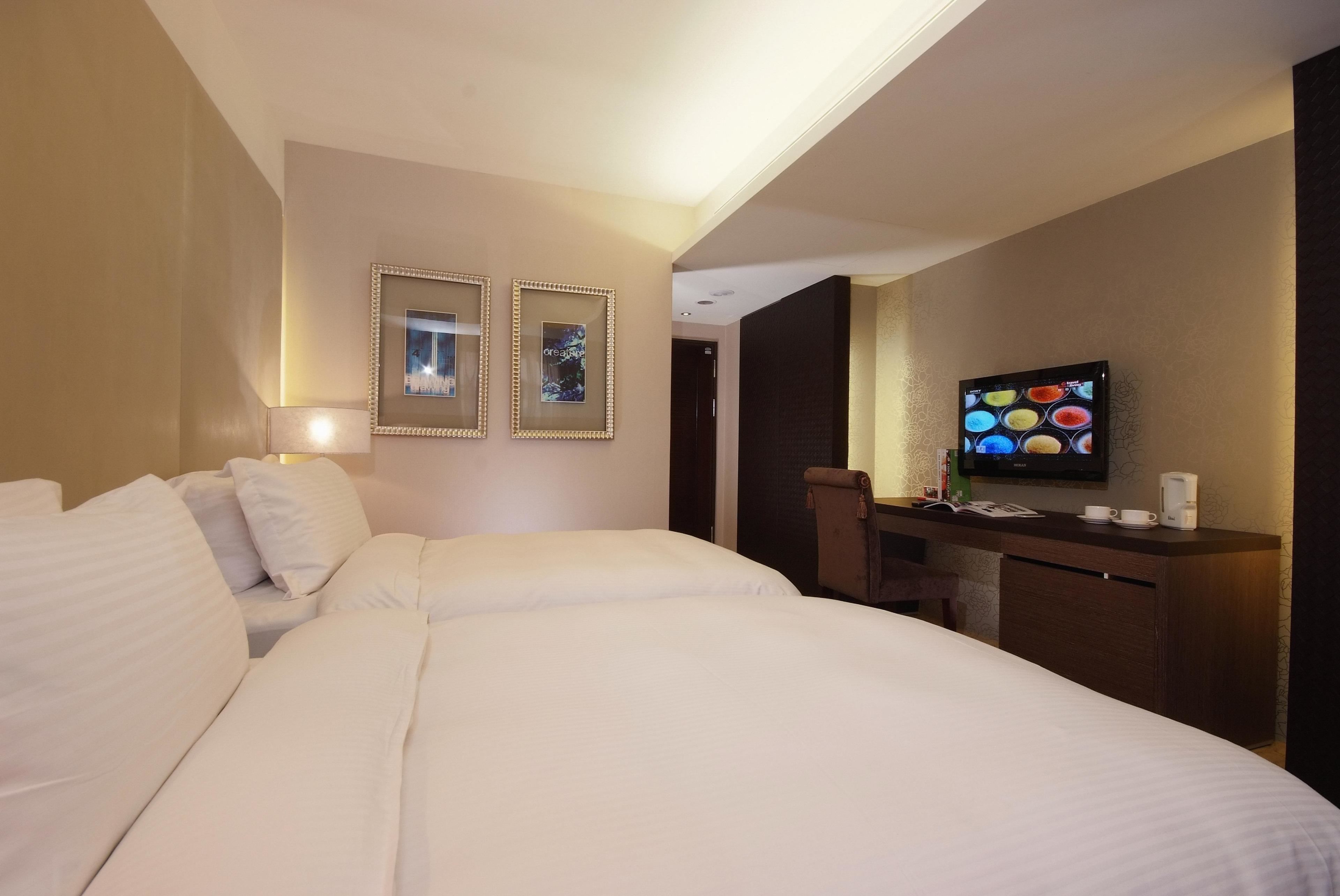 Photo - The Metro Hotel